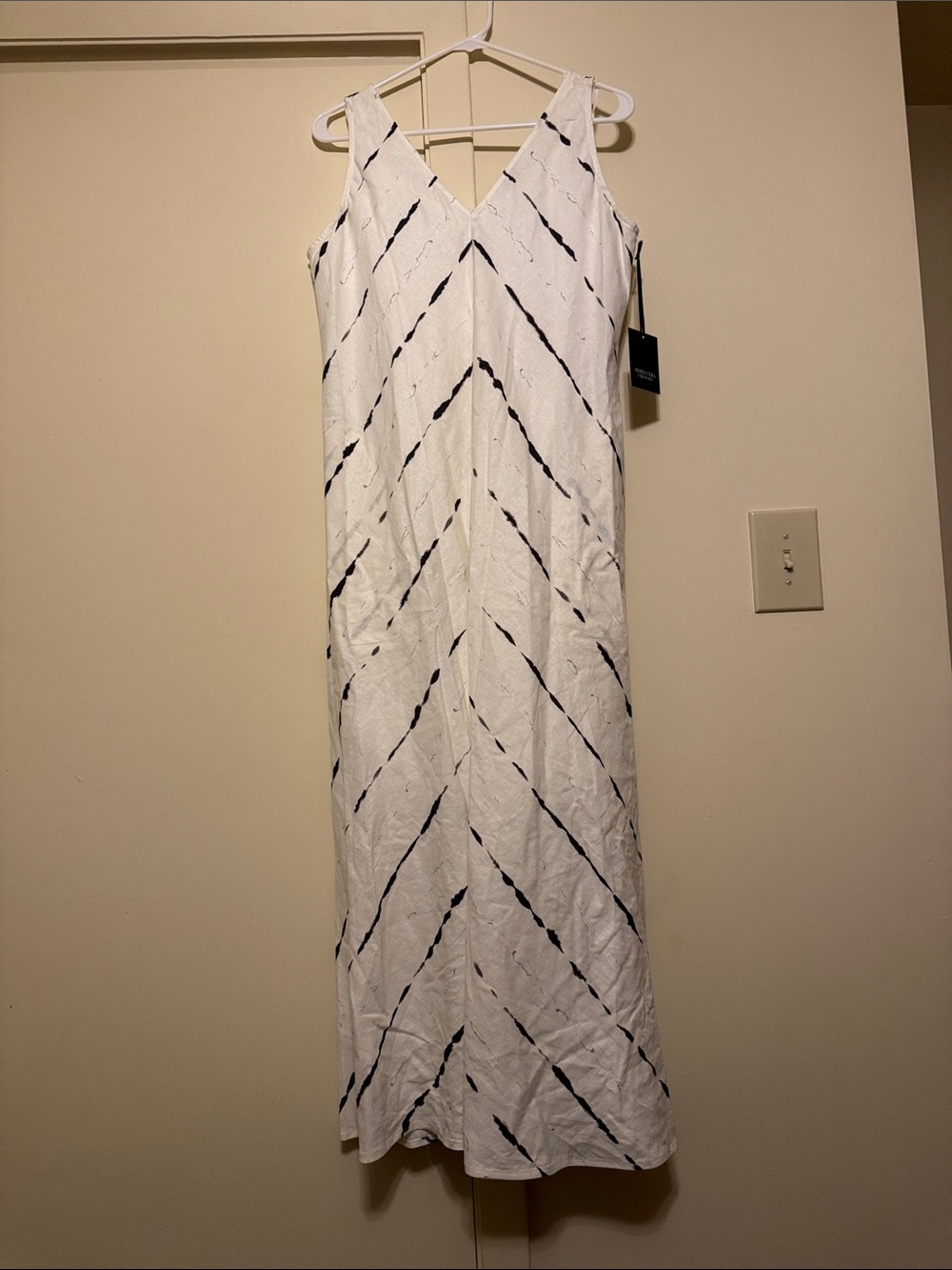 Simply Vera Vera Wang White Maxi Dress with Black Chevron Stripes